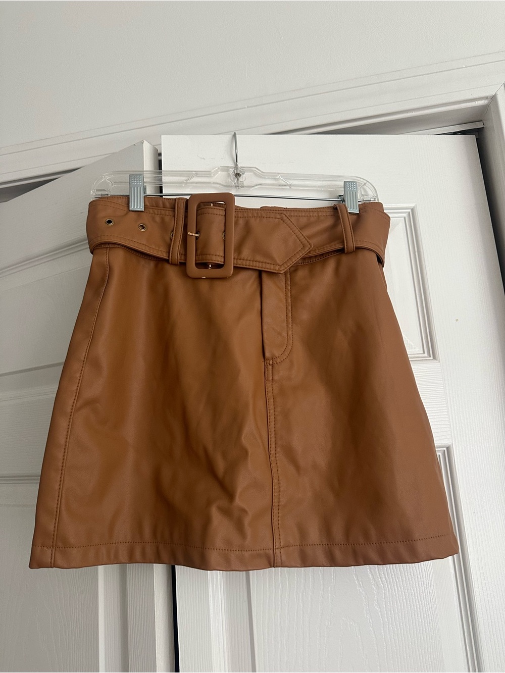 Women's Faux Leather Belted Mini Skirt - Camel